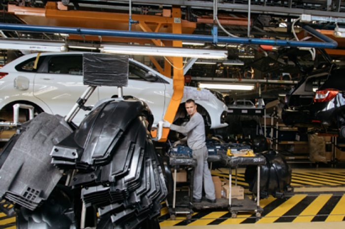 «АвтоВАЗ» предупредил об изменении цен на машины из-за падения рубля