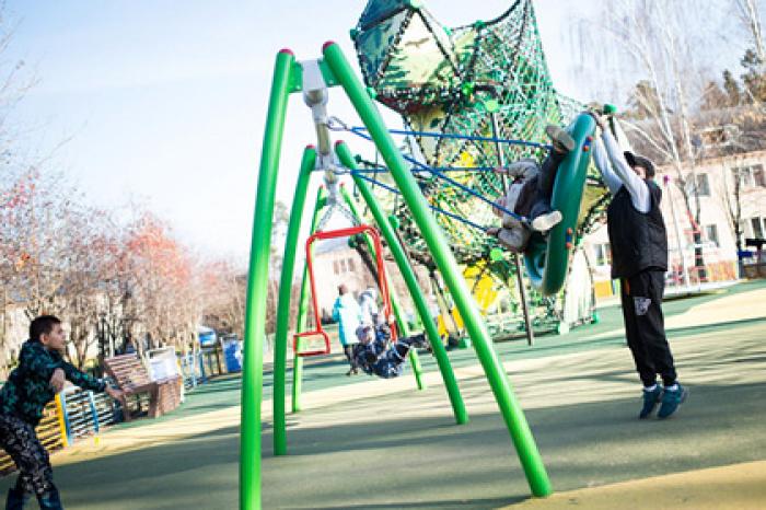 Более 200 новых детских площадок установят в Подмосковье до конца года