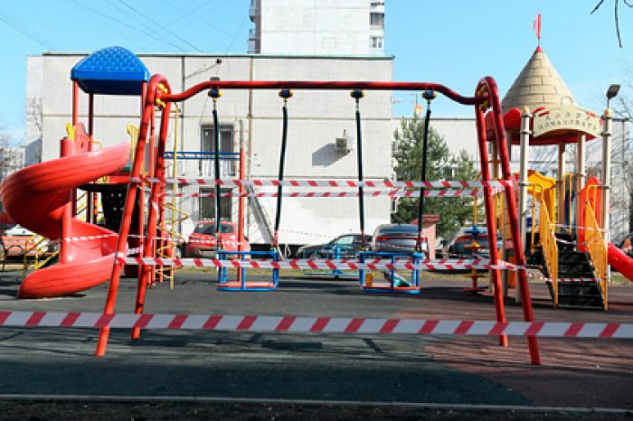 Большая часть России оказалась в самоизоляции