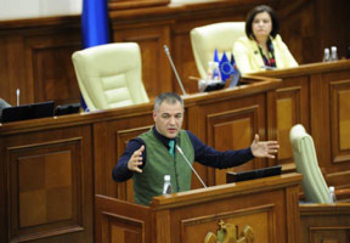 ДЕПУТАТ СЧИТАЕТ, ЧТО ЧП ВВОДИТСЯ ДЛЯ ПОДГОТОВКИ ИГОРЯ ДОДОНА К ПРЕЗИДЕНТСКИМ ВЫБОРАМ