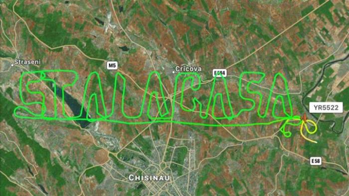 Двое пилотов, написавших в небе StaiAcasă, рассказали, во что обошелся им вылет