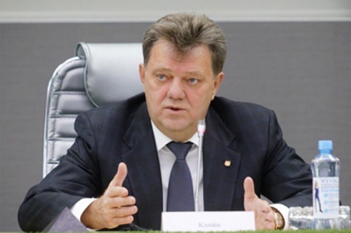 Мэр российского города наградил жену званием