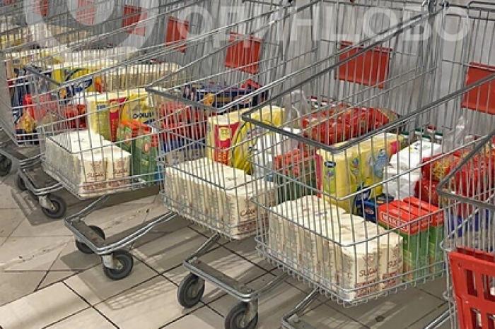 Москвичам начали продавать готовый «набор паникера» с крупой и туалетной бумагой