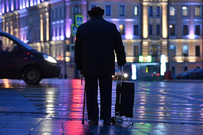 Москвичей старше 65 лет обязали соблюдать домашний режим