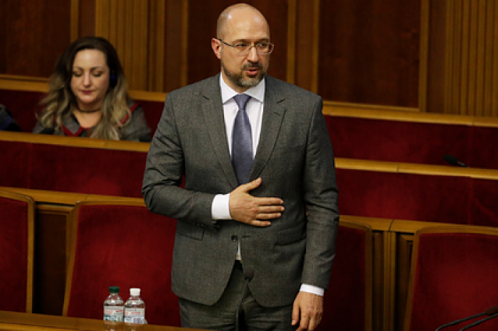 Новый премьер Украины назвал приоритетами Крым и Донбасс