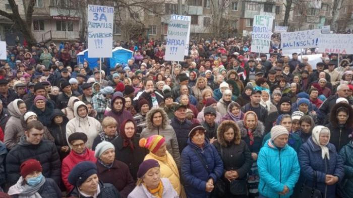 Одни сеют панику, друге проводят партсобрания: странные действия представителей формирований во время распространения COVID
