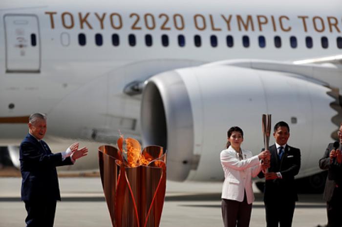 Олимпийский огонь доставили в Японию