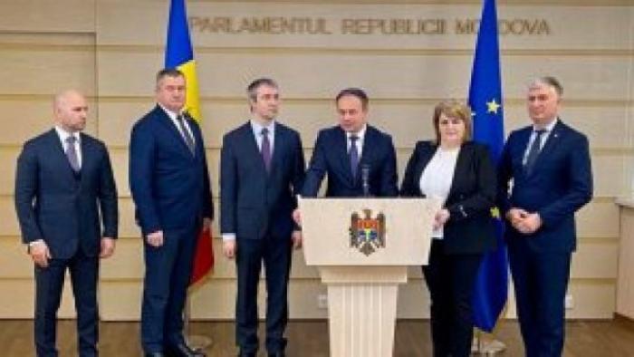 Парламентская группа PRO Moldova предложила ограничить зарплаты депутатам, министрам и другим чиновникам