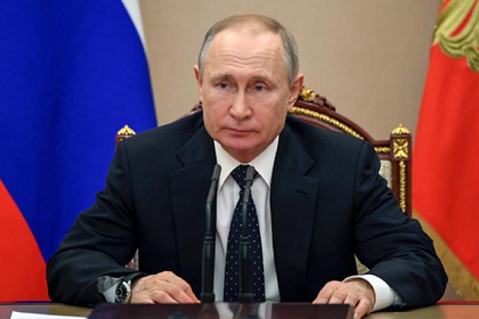 Песков рассказал о работе Путина во время режима самоизоляции пожилых москвичей