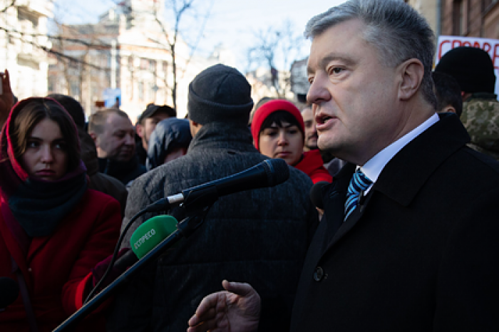 Порошенко объяснил визит сына на концерт Face проукраинской позицией рэпера