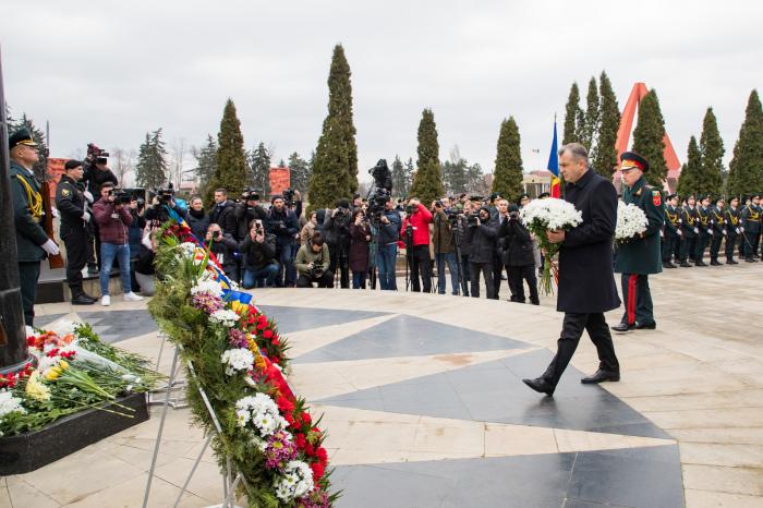 Премьер принял участие в мероприятии памяти погибших в вооруженном конфликте на Днестре