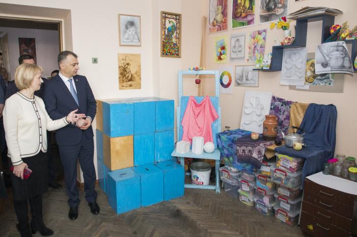Premierul a vizitat școala de arte din orașul Basarabeasca
