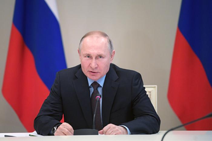 Путин перенес голосование по поправкам в Конституцию