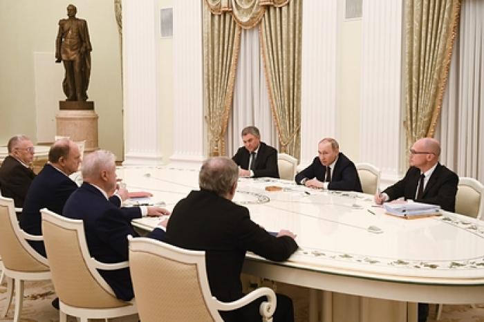 Путин поручил наказывать за нарушения при голосовании по Конституции