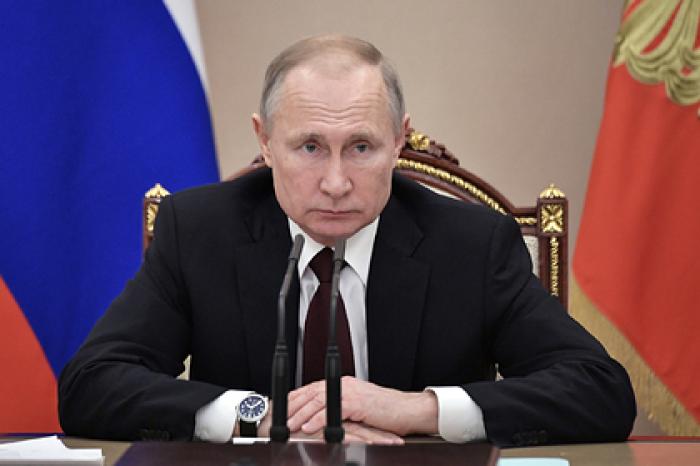 Путин потребовал подготовиться к любому развитию событий из-за коронавируса