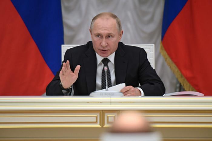 Путин призвал россиян не покупать продукты впрок