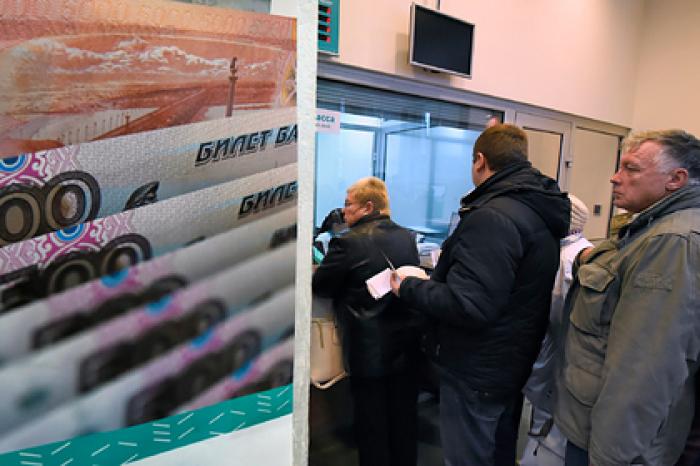 Россияне начали изымать деньги с банковских вкладов