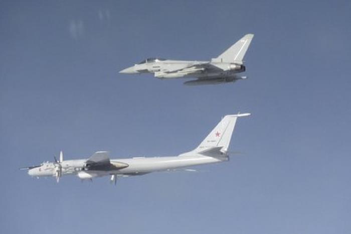 Российские Ту-142 подняли в небо британские истребители