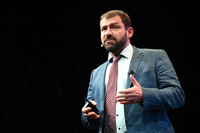 Российский миллиардер пообещал банкротства и увольнения