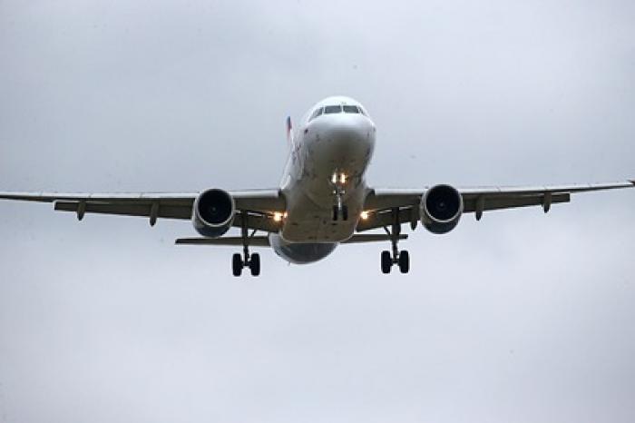 Самолет экстренно сел в российском аэропорту из-за сообщения о минировании