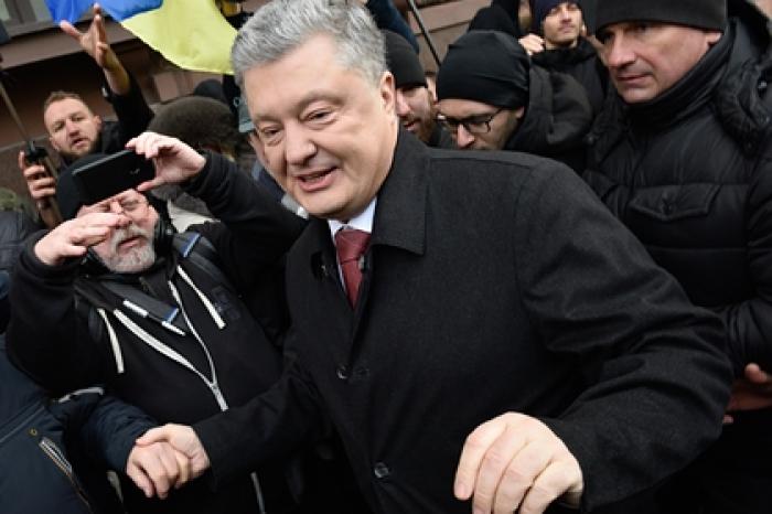 Сбежавший от допроса Порошенко нашелся