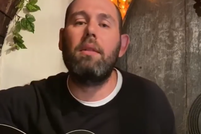 Слепаков записал высмеивающую женщин песню на 8 Марта