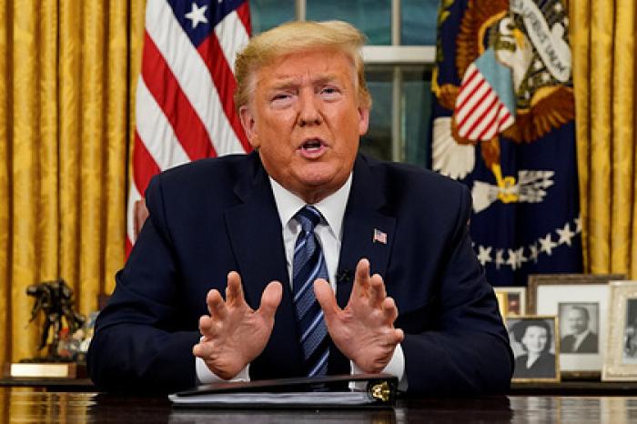 Трамп подписал закон о поддержке пострадавших от коронавируса