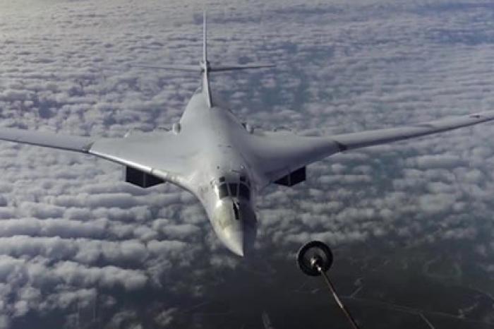 Ту-160 дозаправился на скорости 600 километров в час