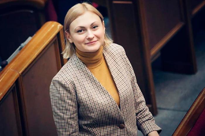 Украинские депутаты захотели провести заседание на стадионе