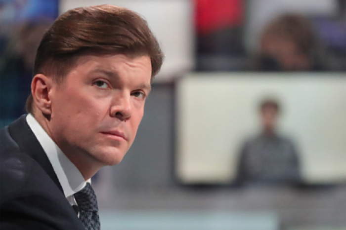 Ведущий Первого канала пообещал разобраться с шуткой о сходстве с презервативами