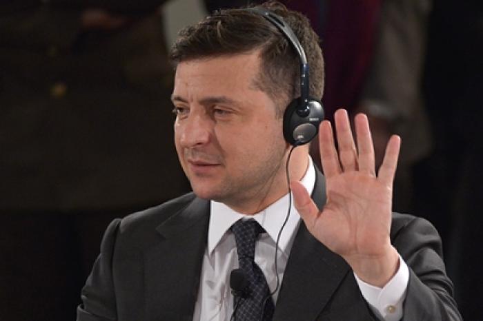 Зеленский не подал руки критиковавшему его депутату