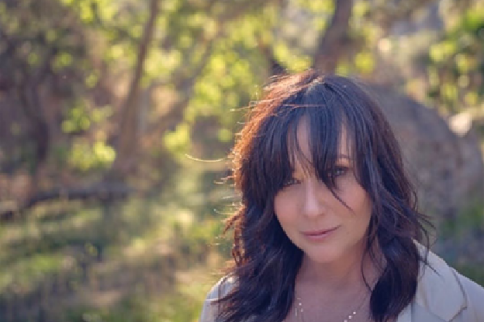 Звезда «Зачарованных» рассказала о борьбе с раком четвертой стадии