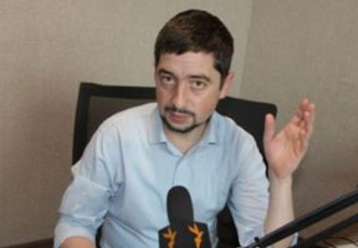 ЭКСПЕРТ: ВЛАСТИ И ОППОЗИЦИЯ ЗАНИМАЮТСЯ НЕ ПОЛИТИКОЙ, А ПОЛИТИКАНСТВОМ