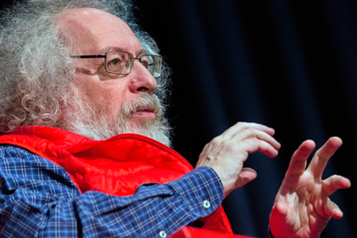 Обвиненный в домогательствах главред «Эха Москвы» извинился