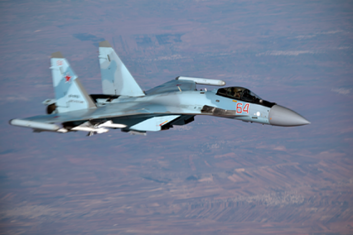 Перехват Су-35 американского самолета назвали безответственным