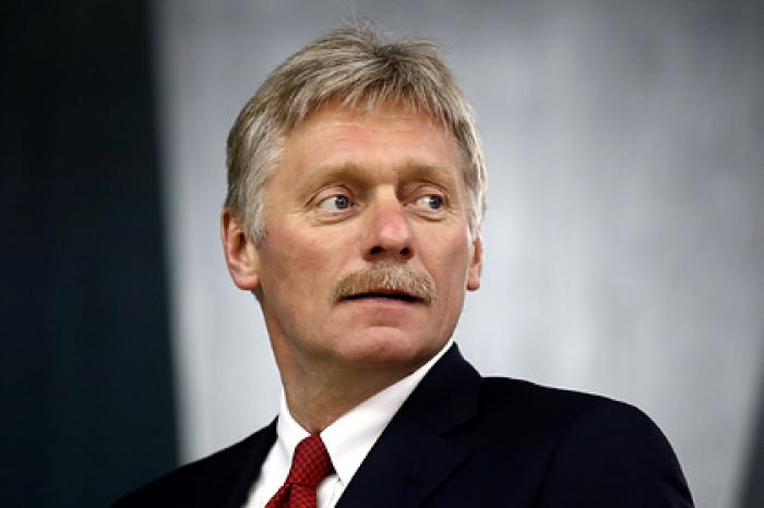 Песков объяснил отказ от «противовирусного» бейджа фразой «меня все напугали»