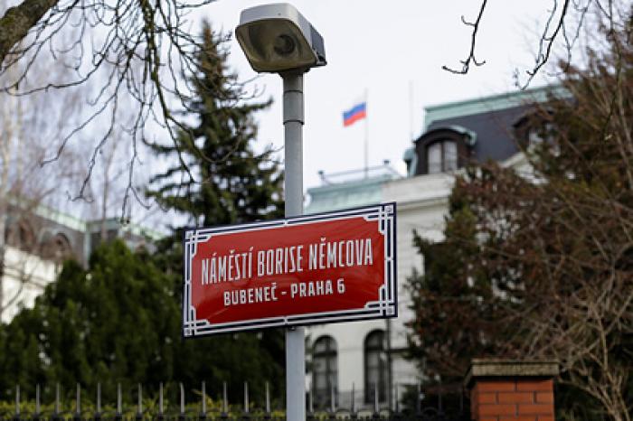 Посольство России в Праге на площади Немцова объяснило решение сменить адрес