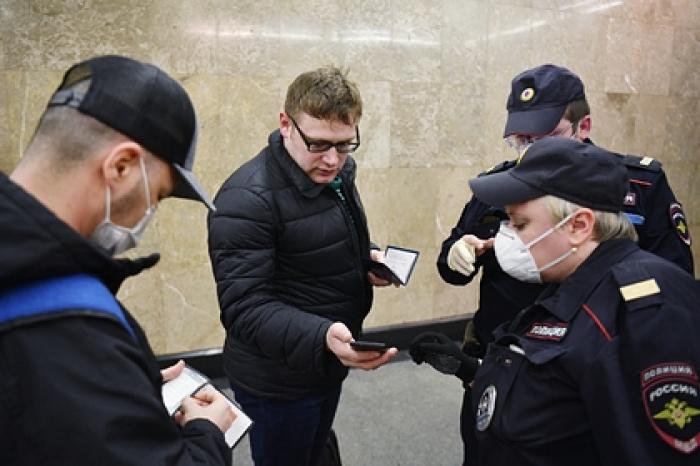 Право московских полицейских штрафовать по региональному закону объяснили