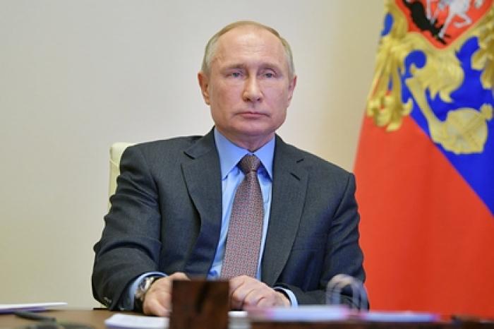 Путин продлил сроки действия истекающих паспортов и водительских прав