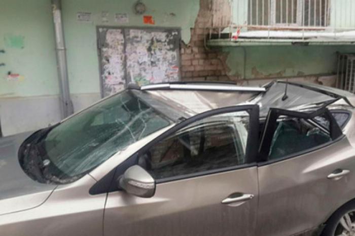 Россиянин заплатит за падение с 11-го этажа на автомобиль