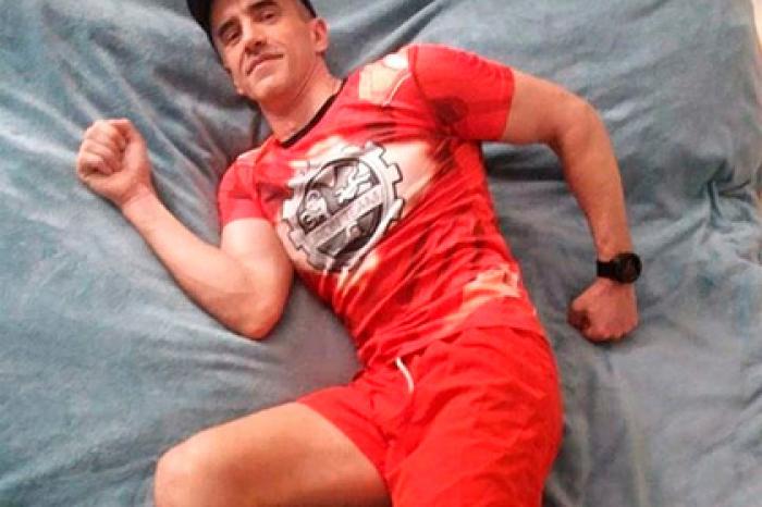 Российский марафонец пробежал 100 километров вокруг кровати