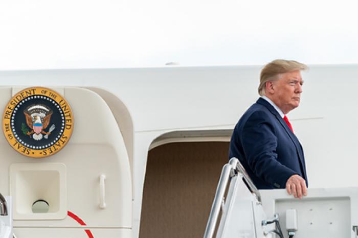 Трамп узрел «свет в конце тоннеля» после эпидемии коронавируса
