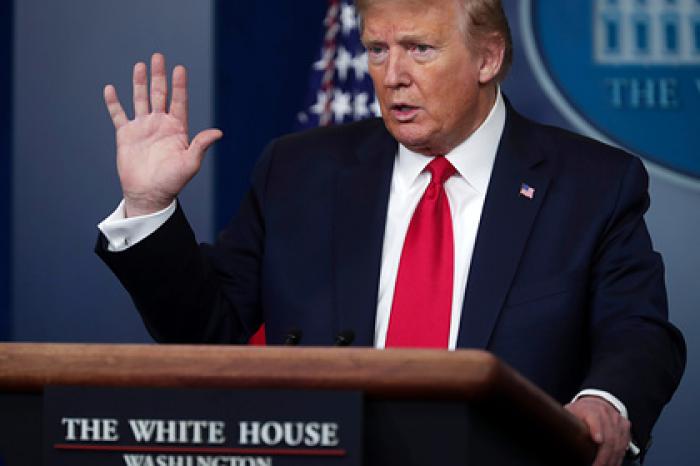 Трамп временно запретил иммиграцию в США