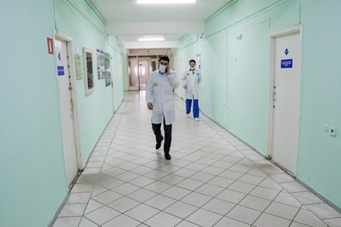 Врачам дали совет полоскать рот спиртом и капать кислоту в глаза от коронавируса