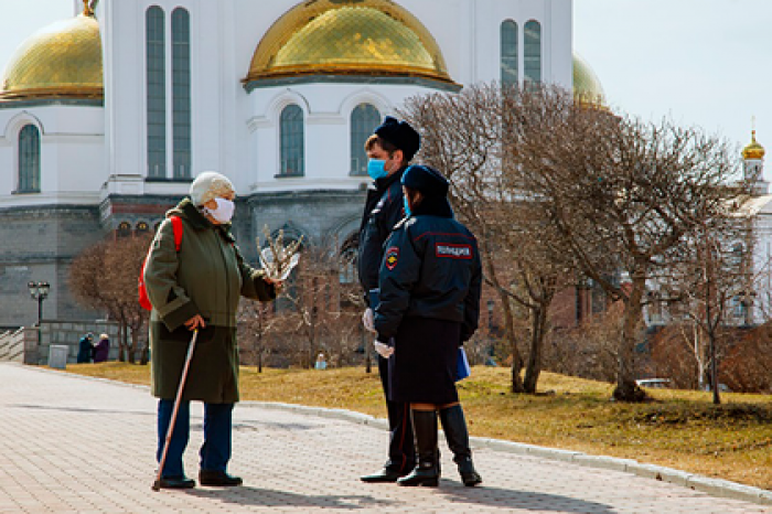 В РПЦ посещающих храмы в пандемию россиян уличили в непослушании Богу