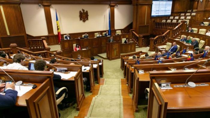 В случае досрочных выборов в парламент пройдут четыре партии