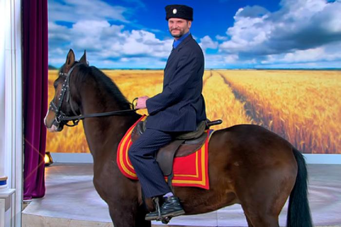 В студию «Давай поженимся!» въехал есаул на коне и лишил Гузееву дара речи