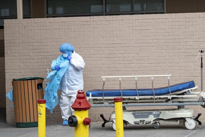 Журналистов ВГТРК атаковали сотрудники больницы в Нью-Йорке