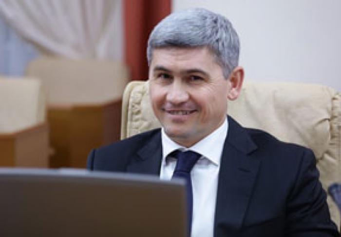 ДЕПУТАТ ДПМ: ДЕМПАРТИЯ ГОТОВА К ДИАЛОГУ С ПРАВЫМИ ПАРТИЯМИ, НО НЕ ВИДИТ У НИХ ПОЛИТИЧЕСКОЙ ЗРЕЛОСТИ