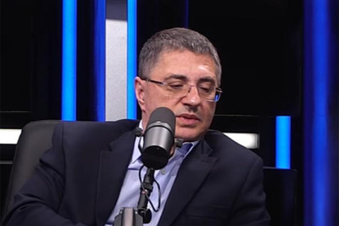 Доктор Мясников рассказал об опасности нарушения режима дня на самоизоляции